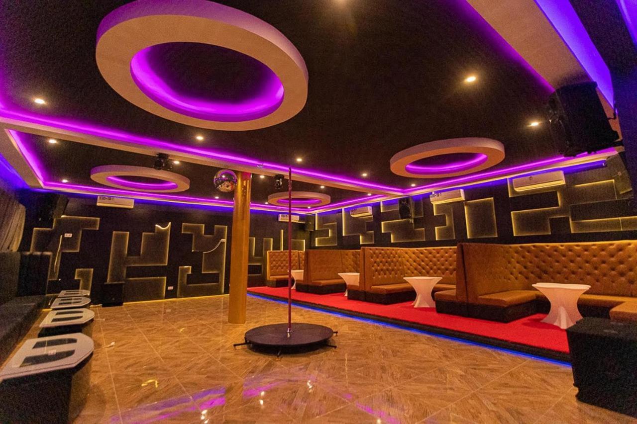 Birekuso The Platinum Bay Hotel מראה חיצוני תמונה