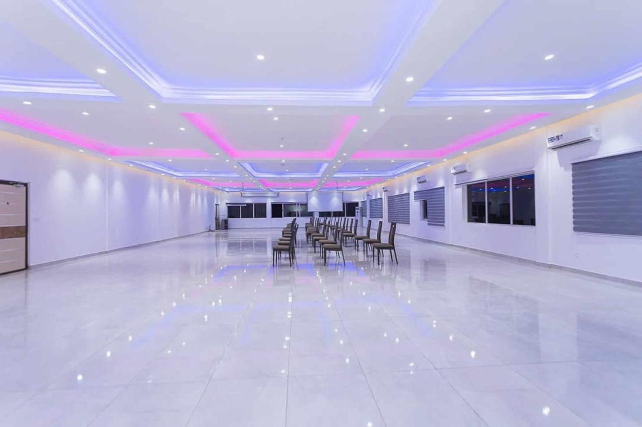 Birekuso The Platinum Bay Hotel מראה חיצוני תמונה