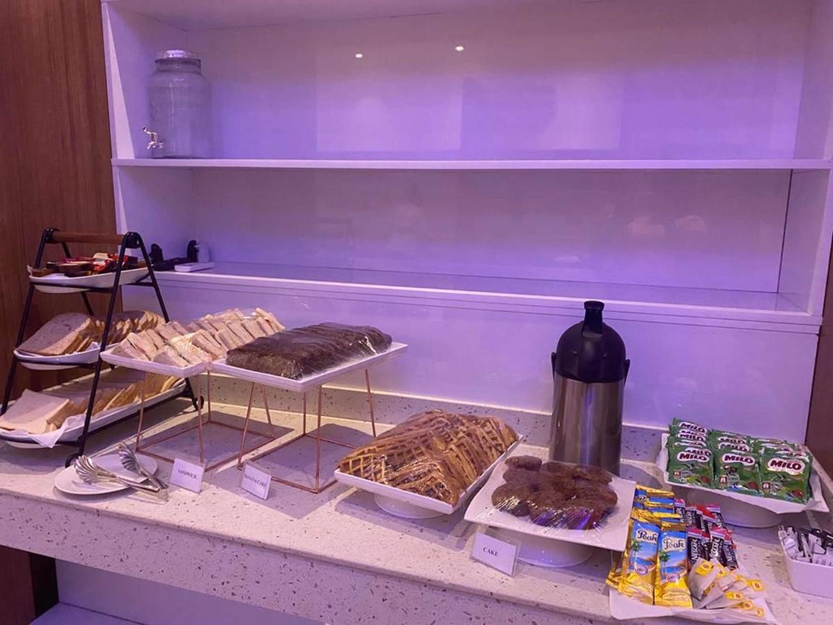 Birekuso The Platinum Bay Hotel מראה חיצוני תמונה