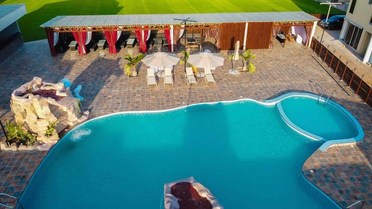 Birekuso The Platinum Bay Hotel מראה חיצוני תמונה